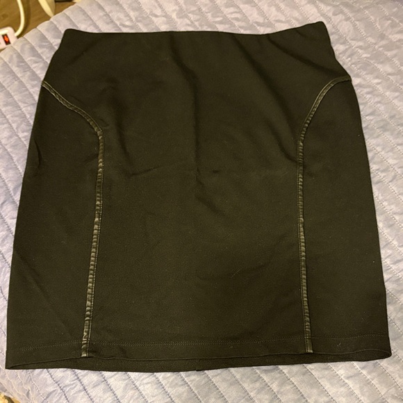 Max Studio Dresses & Skirts - 3/$25 🦀Max Studio Black Bodycon Skirt with Faux Leather Trim. Sz. Large